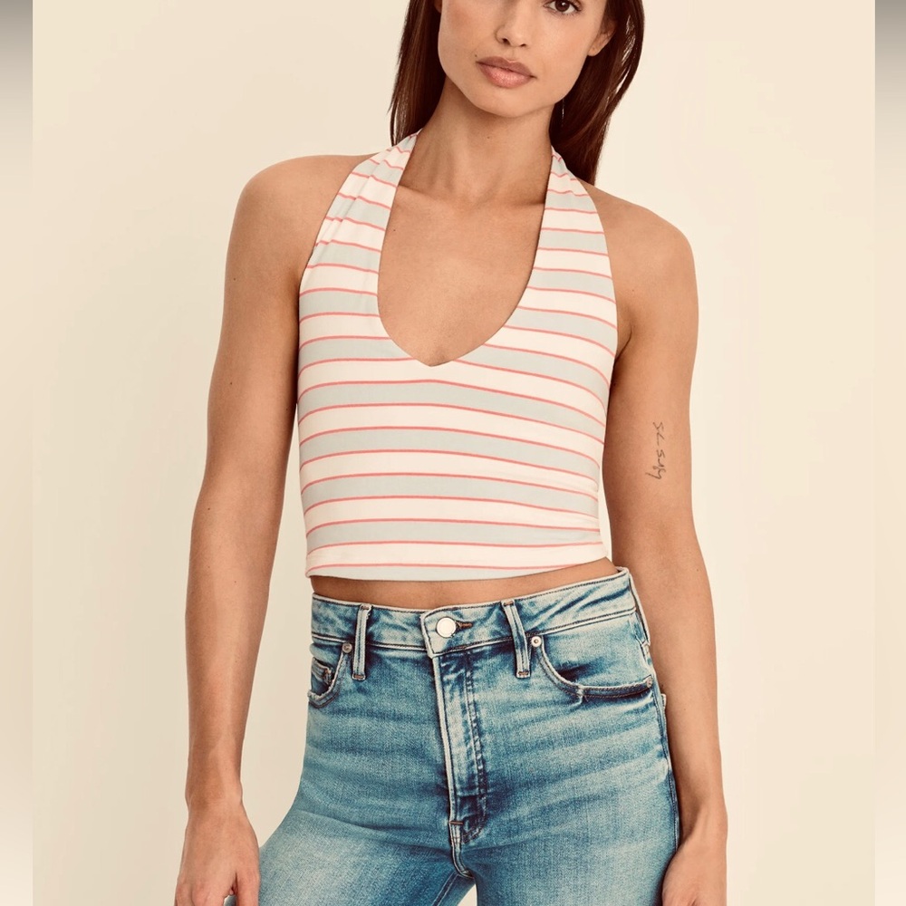 🆕🧡🩵💛🤍The Art of Stripe! Multi color stripe knit halter top! Soft & Stretchy! S/M